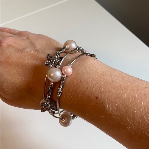 Butterfly and pink pearl wrap bracelet - Picture 3 of 3